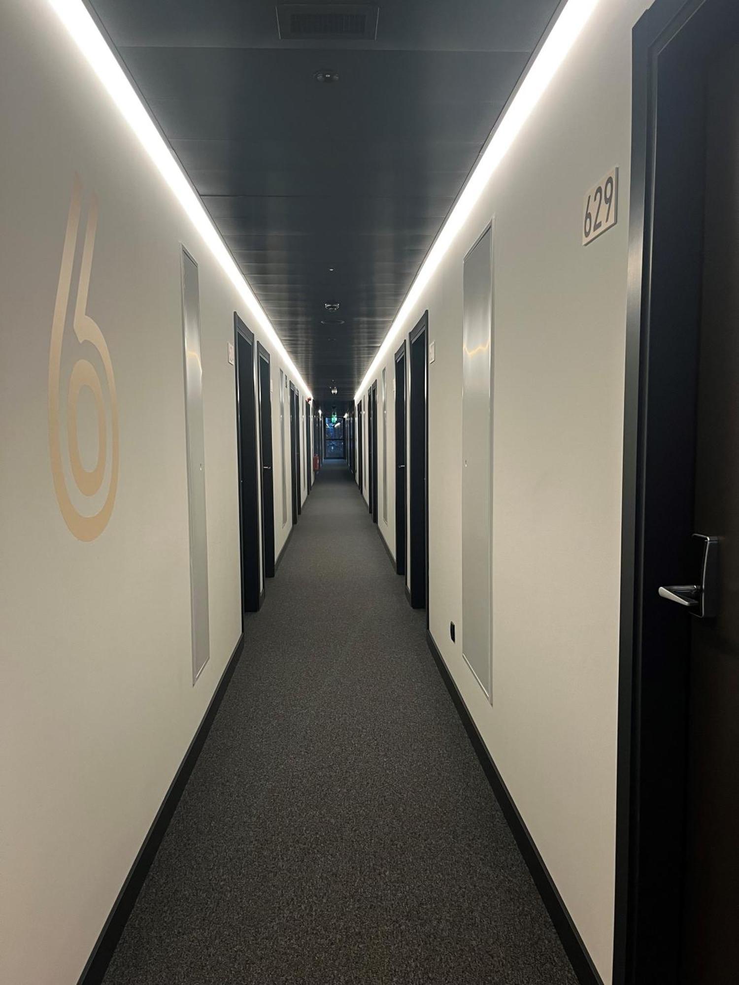 Ibis Budget Madrid Aeropuerto Bagian luar foto