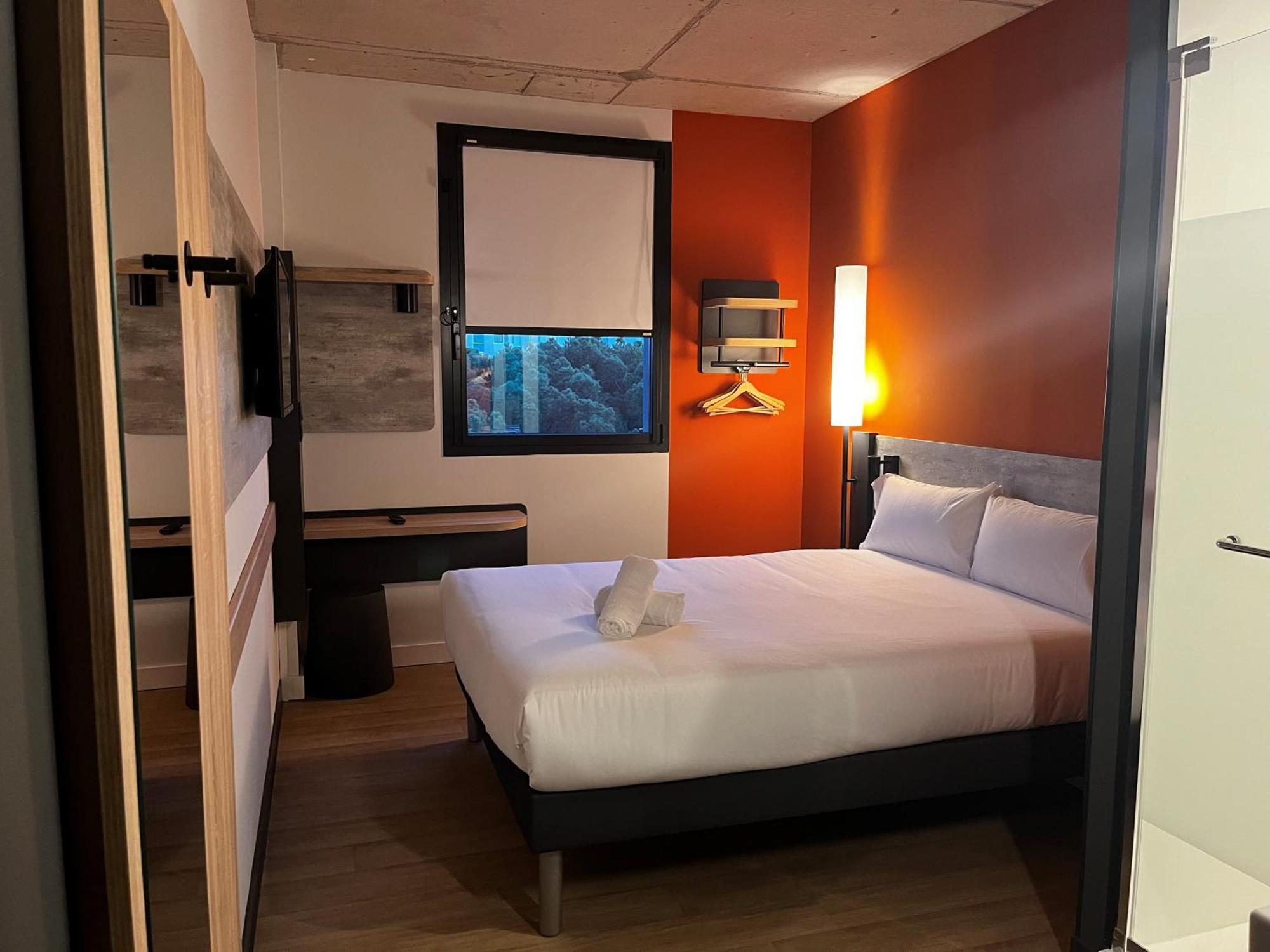 Ibis Budget Madrid Aeropuerto Bagian luar foto