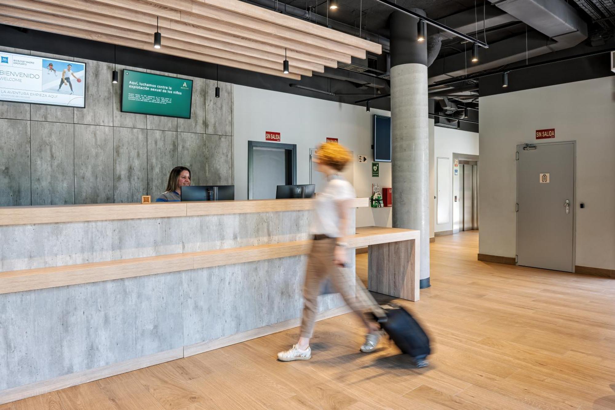 Ibis Budget Madrid Aeropuerto Bagian luar foto